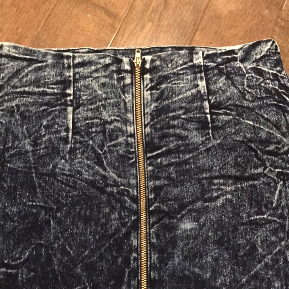 New Forever 21 Acid wash jean pencil skirt - Picture 3 of 3